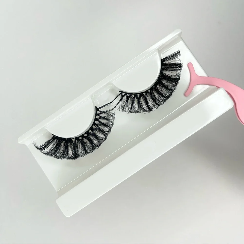 TAMERA LASHES - Picture 3 of 4